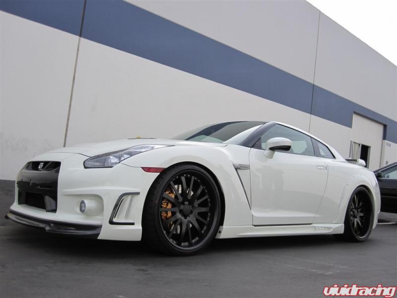 Check out these pics of the stunning white Nissan GTR with upgraded wheels