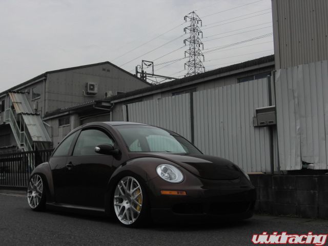 The 20 inch brushed wheels are filling out this Beetle's wheel well more