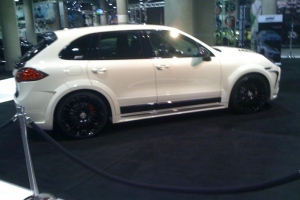 White Porsche Cayenne Turbo at LA Auto Show 2011