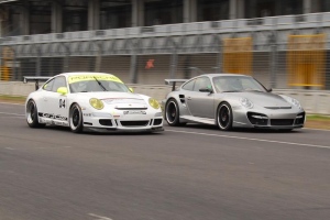 Porsche 997 Cup Car vs 997 Turbo