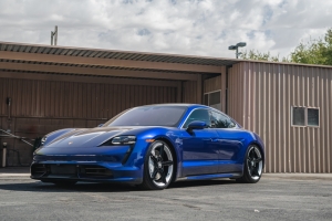 Taycan_wlinks_Low_102620-5