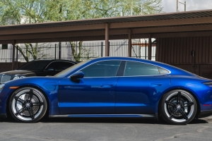 Taycan_wlinks_Low_102620-9