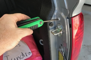 toyota-tundra-spyder-tailight install -2