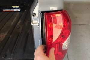 toyota-tundra-spyder-tailight install -3