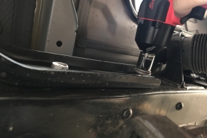 toyota-tundra-trd-sway-bar-install-7