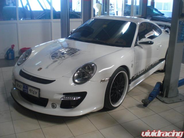 997C2 with VF Engineering Supercharger and Brembo