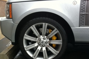 Range Rover Running Brembo Brakes