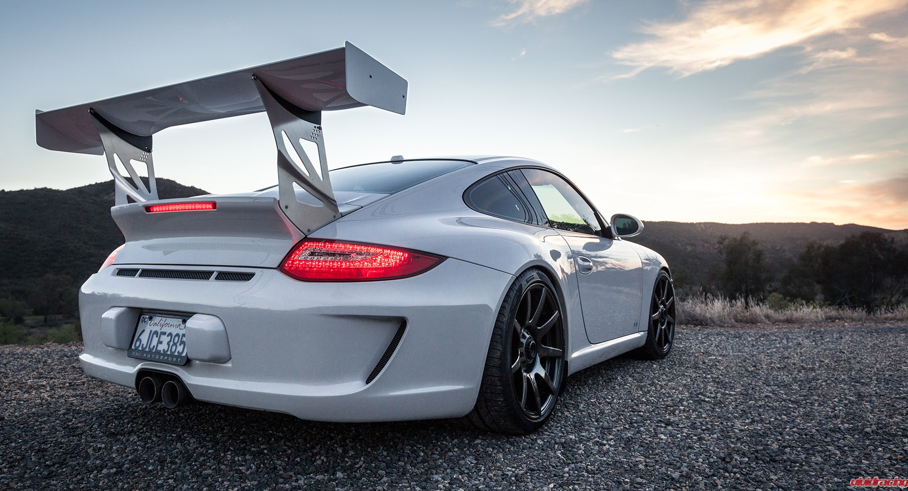 Carbon Revolution CR-9 carbon fiber wheels