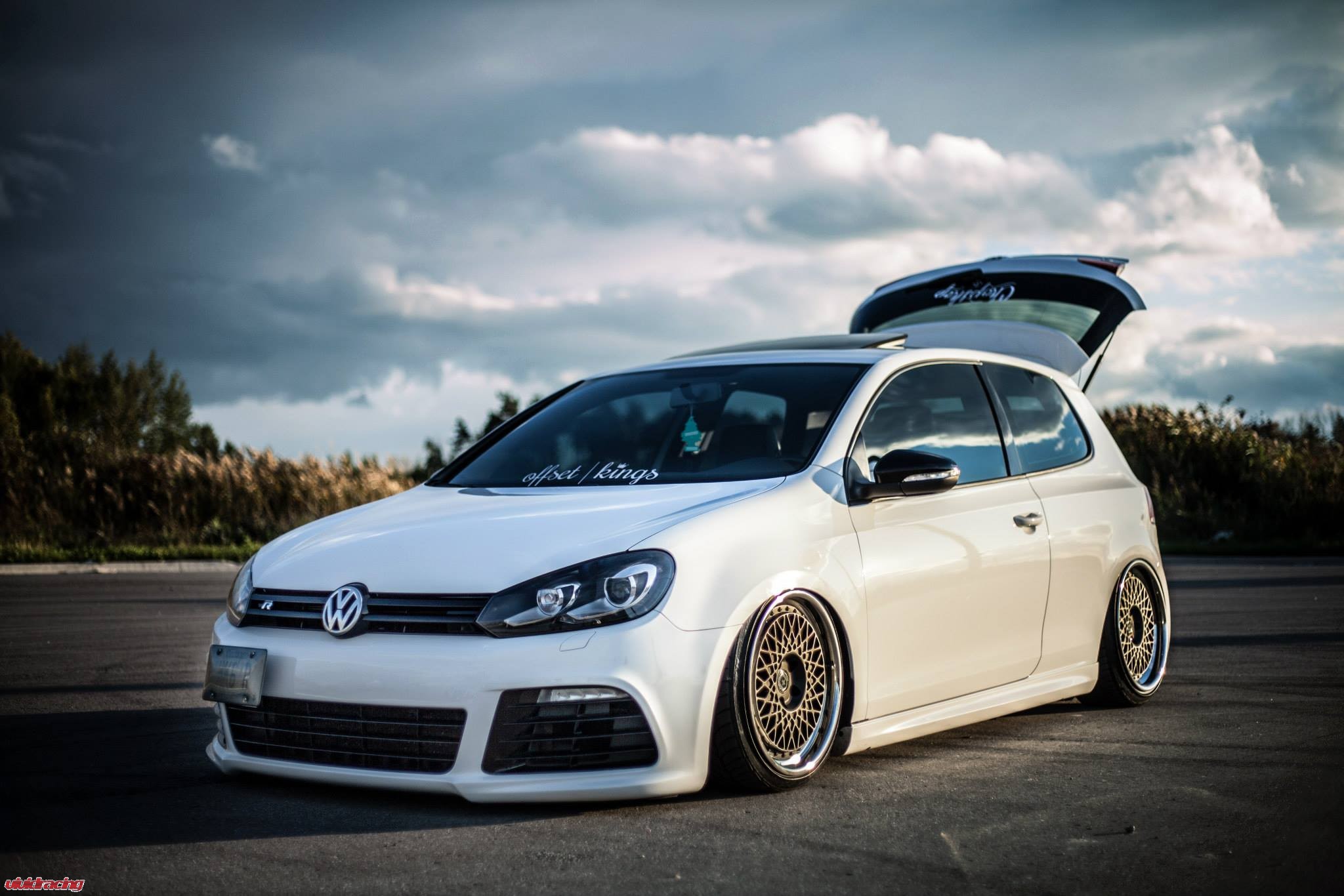 VW Golf R3 Fitted with Status Racing Seats – Vivid Racing News