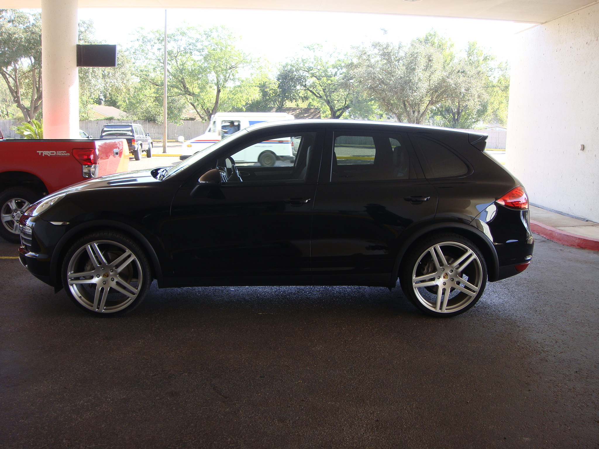 Fresh New 2011 Porsche Cayenne S Sporting 23inch Wheels