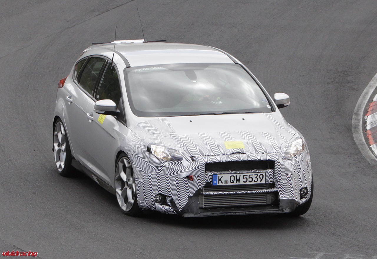 2016-ford-focus-rs-spy-photo-front