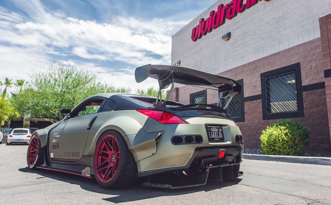 Star Dast Widebody Nissan 350z Appears at Vivid Racing