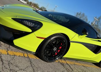 VR Forged D03-R Monoblock Black Wheels on Acid Green McLaren 570S