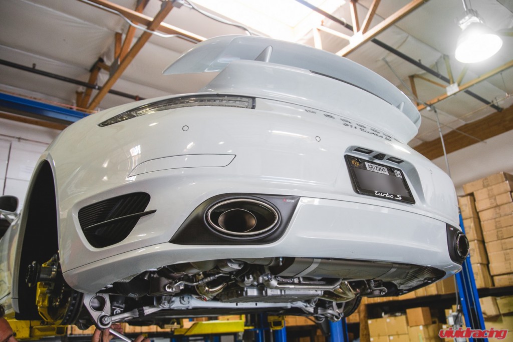 991_Turbo_White_Akrapovic-3