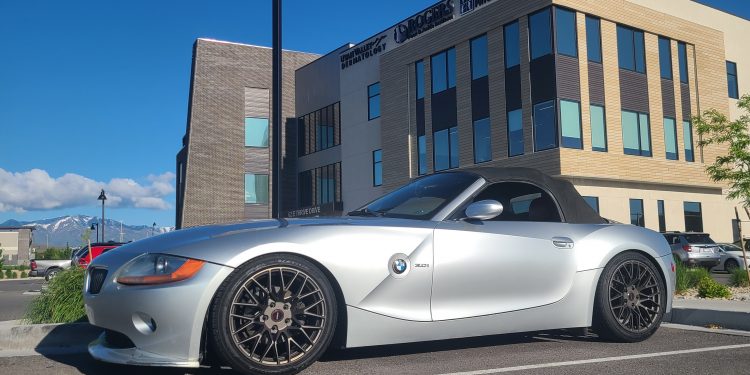 2003 BMW Z4 Vivid Racing modifications