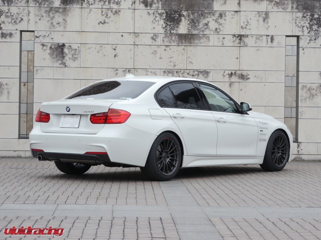 BMW_320i_rear