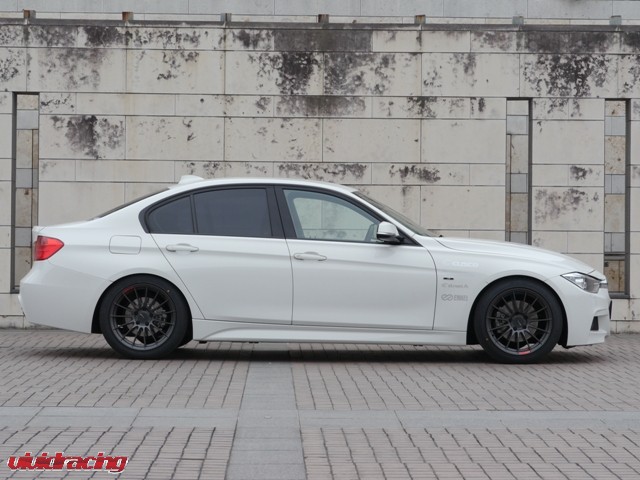 BMW_320i_side