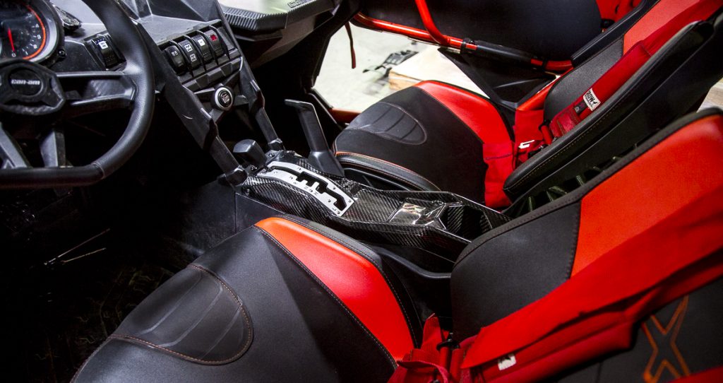 CanAM_Carbon_Centerconsole-12