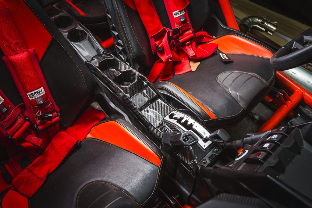 CanAM_Carbon_Centerconsole-3