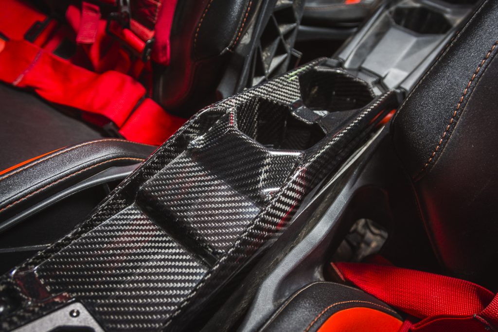 CanAM_Carbon_Centerconsole-5