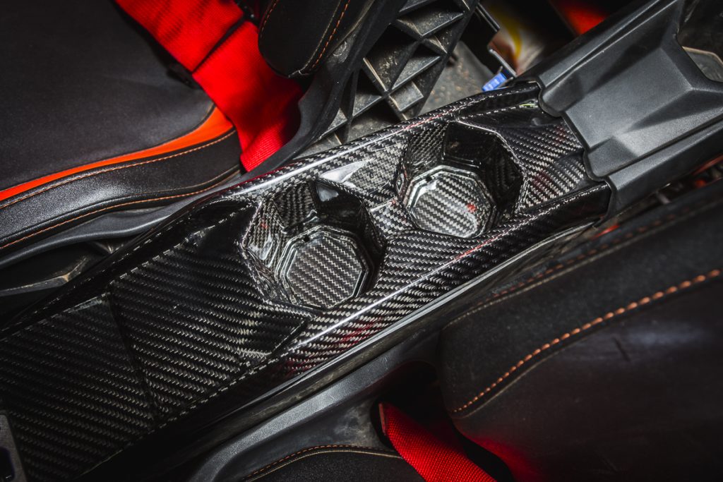 CanAM_Carbon_Centerconsole-8