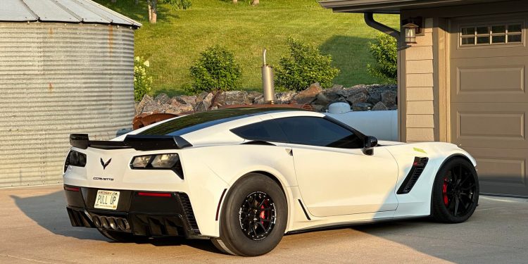 2015 Chevrolet Corvette Z06 Vivid Racing modifications