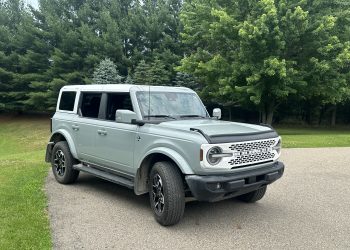 2022 Ford Bronco Vivid Racing modifications