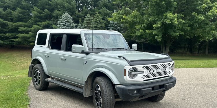 2022 Ford Bronco Vivid Racing modifications