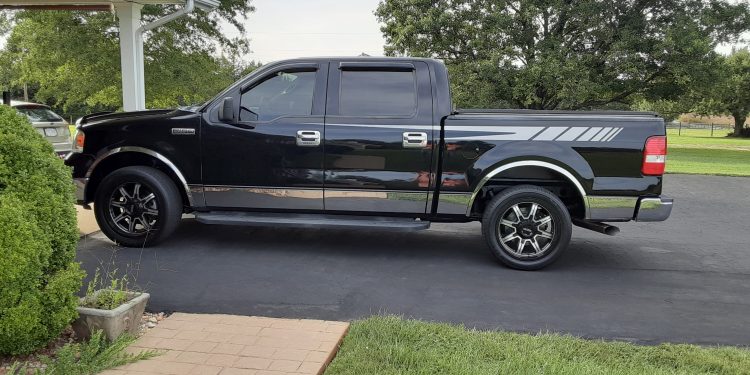 2005 Ford F-150 Vivid Racing modifications