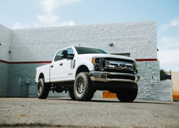 2019 Ford F-250 Super Duty Vivid Racing modifications