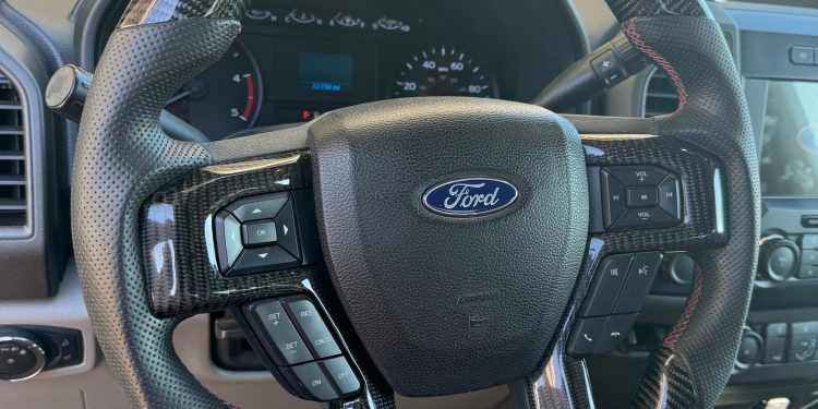 2023 Ford F-250 Super Duty Vivid Racing modifications