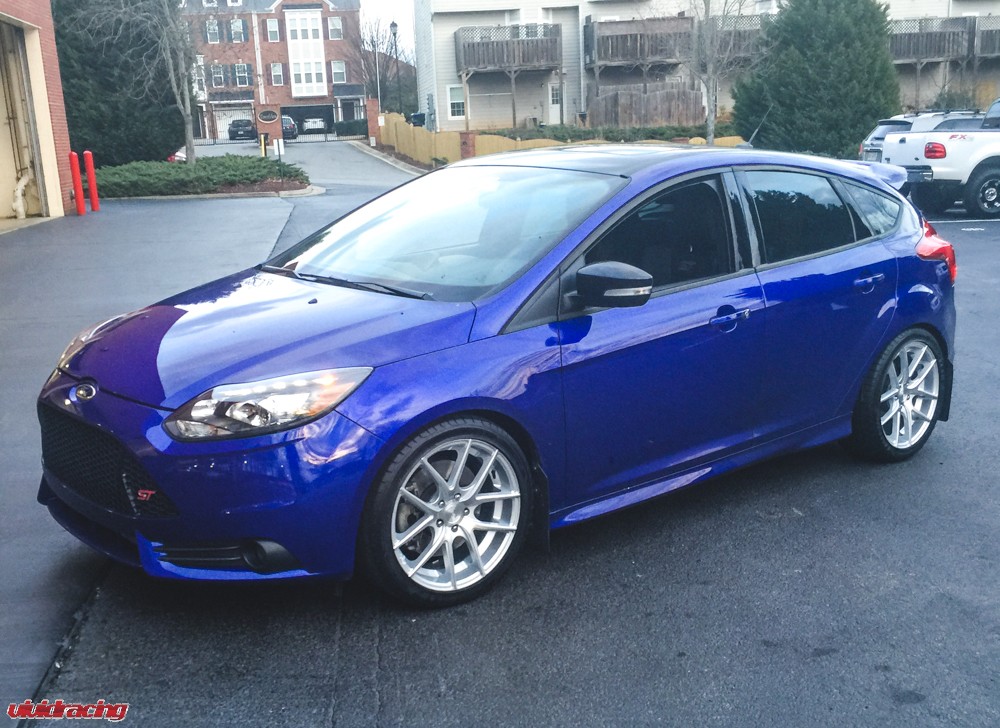 Ford Focus ST fitted on NICHE Targa M131 Wheels