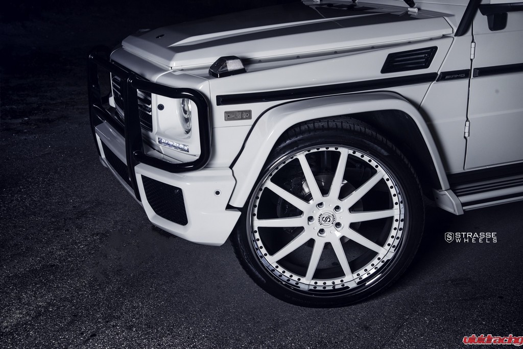 Mercedes G55 AMG on 26″ Strasse Forged Custom R10 Signature Wheels