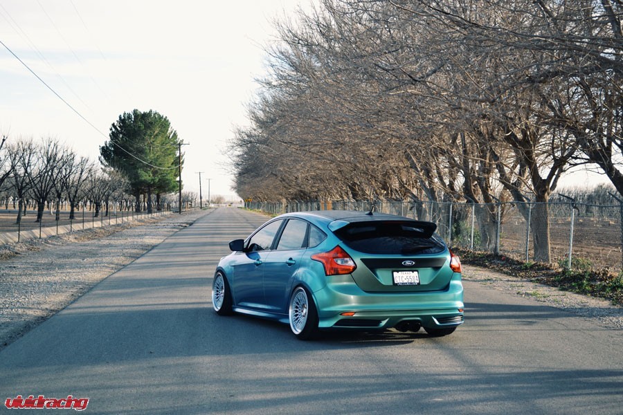 Ford Focus ST Slammed on 18″ Klutch SLC1 Wheels