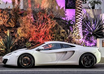 2012 McLaren 12C Vivid Racing modifications
