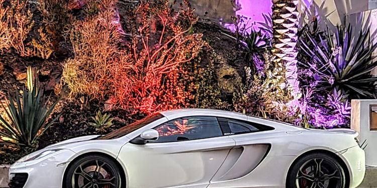 2012 McLaren 12C Vivid Racing modifications