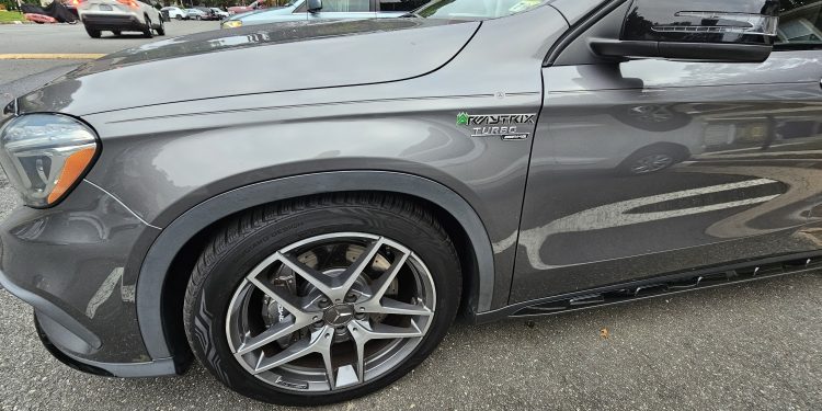 2015 Mercedes-Benz GLA45 AMG Vivid Racing modifications