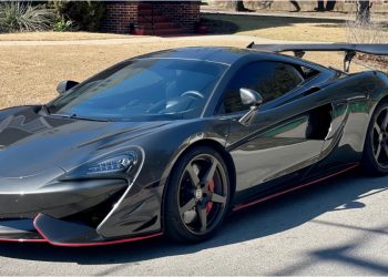 Customer Spotlight: McLaren 570S Gets VR Aero Carbon Fiber Rear Wing