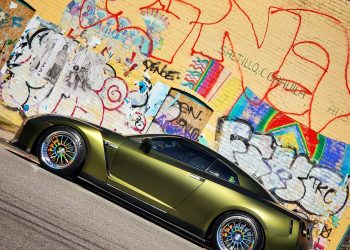 2010 Nissan GTR Vivid Racing modifications