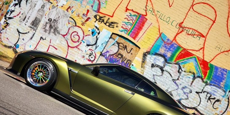 2010 Nissan GTR Vivid Racing modifications