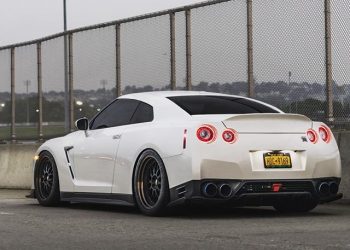 2013 Nissan GTR Vivid Racing modifications