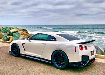 2014 Nissan GTR Vivid Racing modifications