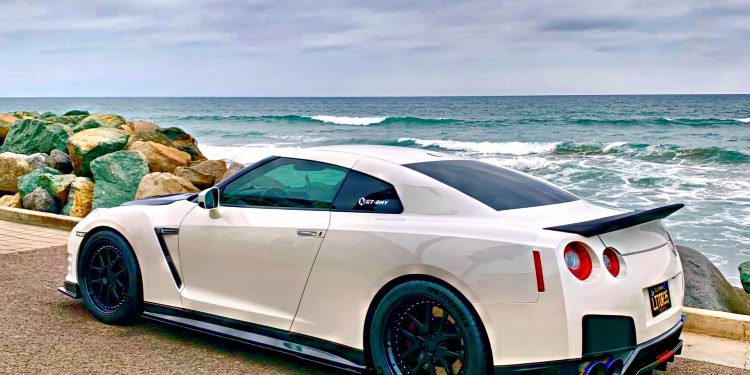 2014 Nissan GTR Vivid Racing modifications