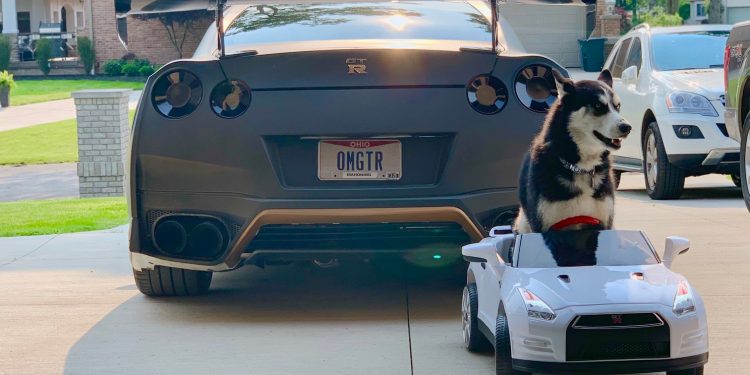 2017 Nissan GTR Vivid Racing modifications