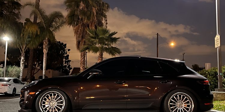 2021 Porsche 95B Macan Vivid Racing modifications