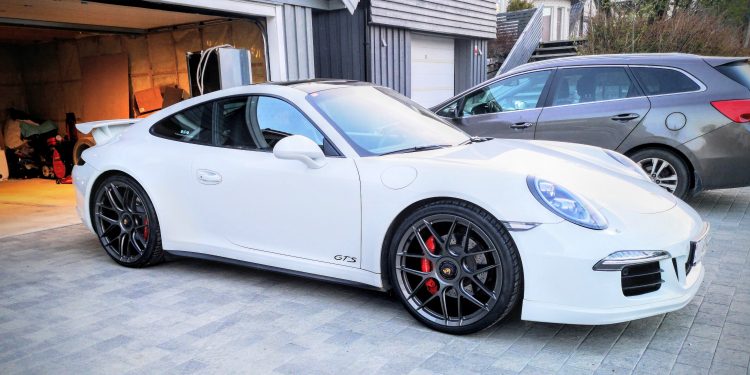2015 Porsche 991 Carrera Vivid Racing modifications