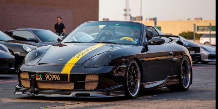 1999 Porsche 996 C2/C4 Vivid Racing modifications