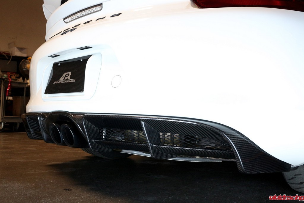 Porsche_GT4_Diffuser_installed_LR_4