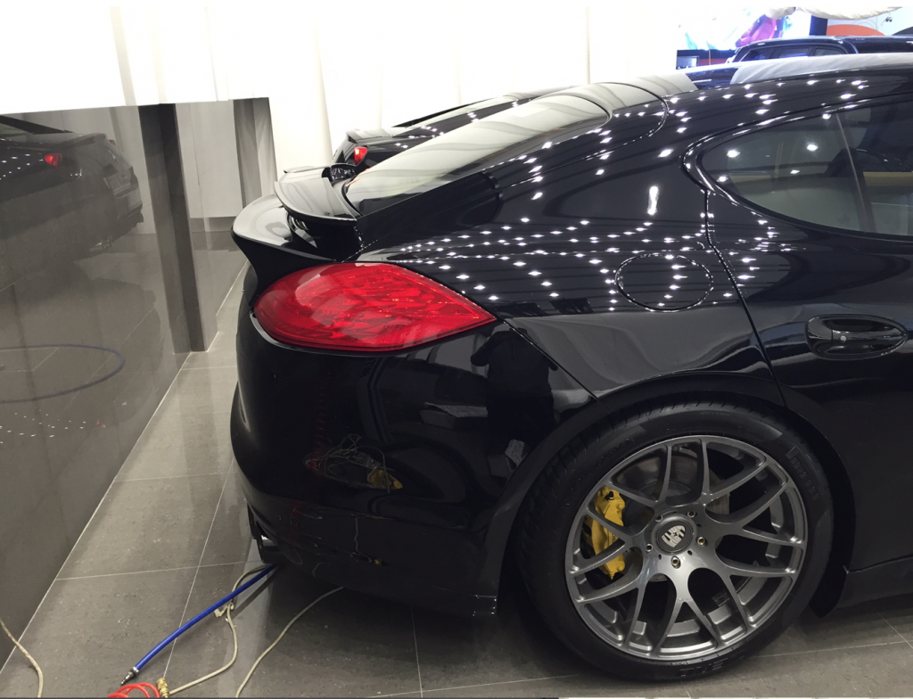 Porsche Panamera Vorsteiner ducktail spoiler