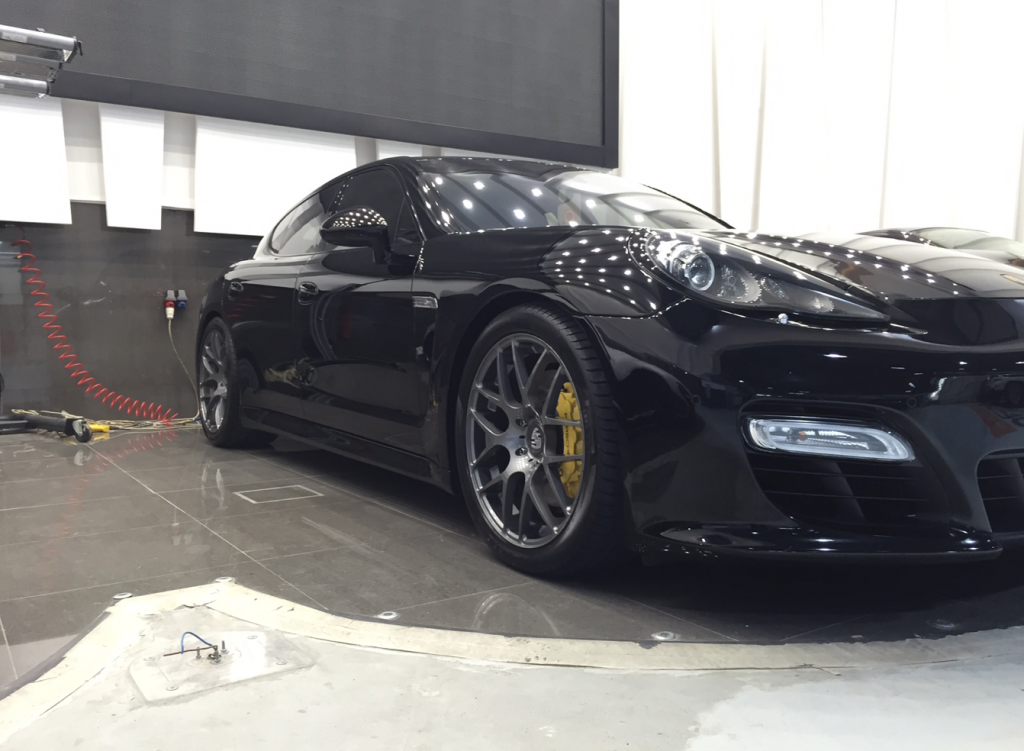 Porsche Panamera Vorsteiner ducktail spoiler